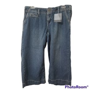 NWT Calvin Klein Wide Leg Low Cut Capri Jeans